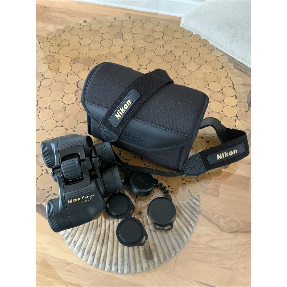 Nikon Action 7x35 9.3 Binoculars In Excellent Condition Case And Lens Cover